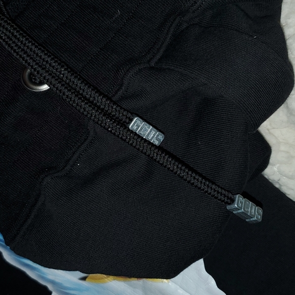 Like new GCDS pikatchu Pokémon sweat pants - Picture 5 of 8